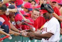 Torii Hunter  signs autographs for Angels fans.jpg