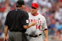 Mike Scioscia has a chat with the umpire.jpg