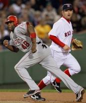 Torii Hunter runs towards third base.JPG