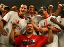 team celebrates clinching playoff spot 2007 b.jpg