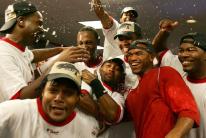 team celebrates clinching playoff spot 2007.jpg