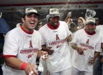 team celebrates r86988130.jpg