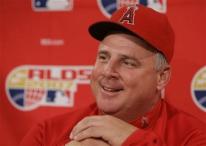 scioscia smiles capt. .angels_red_sox_baseball_mack107.jpg