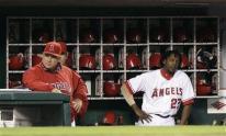 mike scioscia capt. .mariners_angels_baseball_ana107.jpg