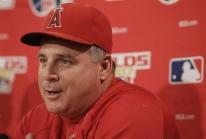 mike scioscia capt. .angels_red_sox_baseball_bxs106.jpg