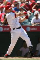 Mark Teixeira slugs a pitch to the right side.jpg